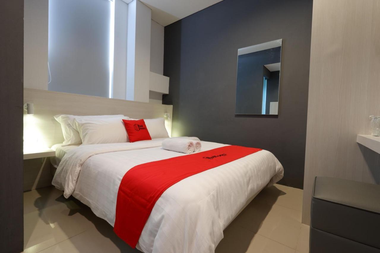Reddoorz Plus Near Ciputra Mall Simpang Lima Semarang Exterior photo