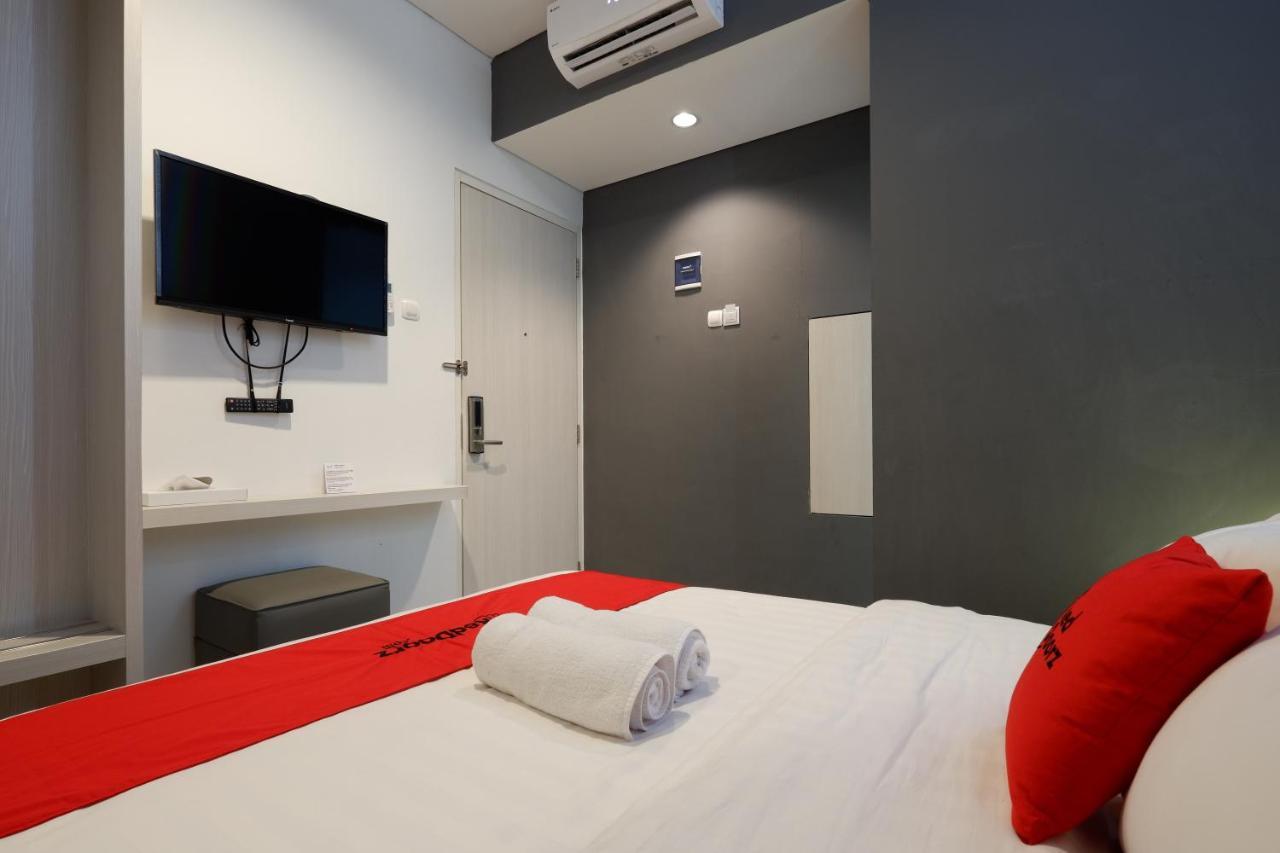 Reddoorz Plus Near Ciputra Mall Simpang Lima Semarang Exterior photo