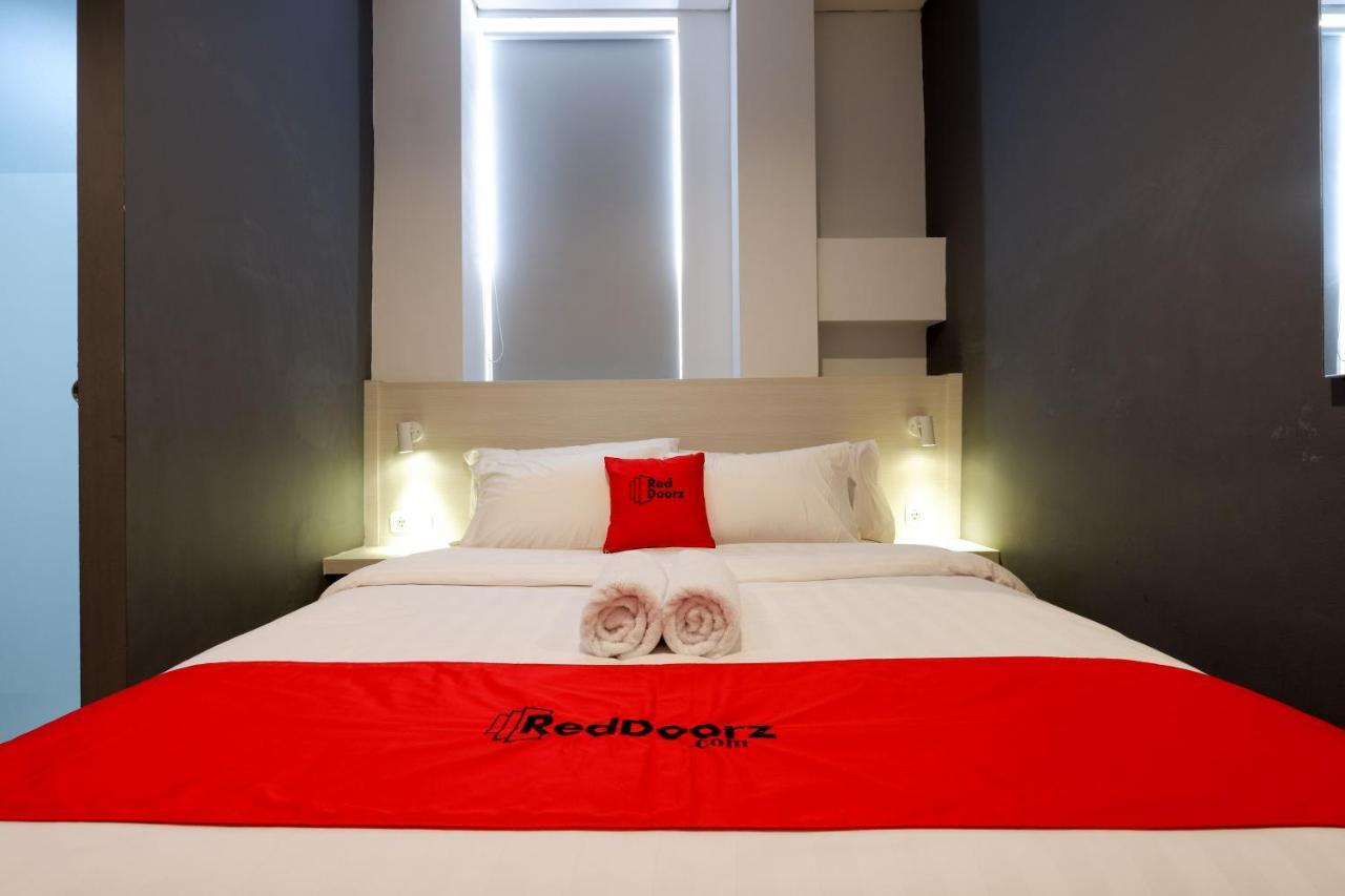 Reddoorz Plus Near Ciputra Mall Simpang Lima Semarang Exterior photo