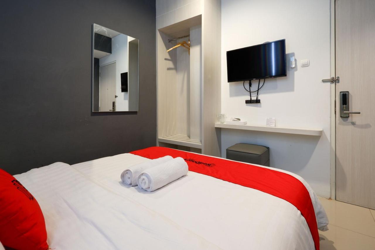 Reddoorz Plus Near Ciputra Mall Simpang Lima Semarang Exterior photo