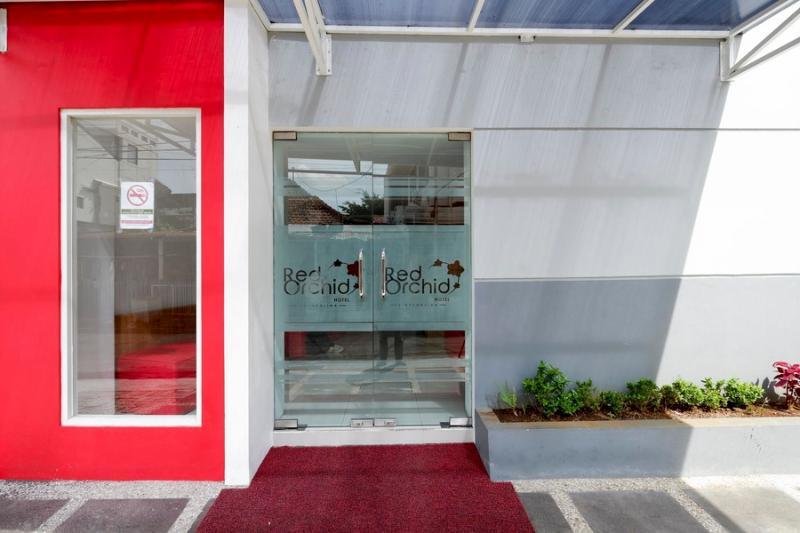 Reddoorz Plus Near Ciputra Mall Simpang Lima Semarang Exterior photo